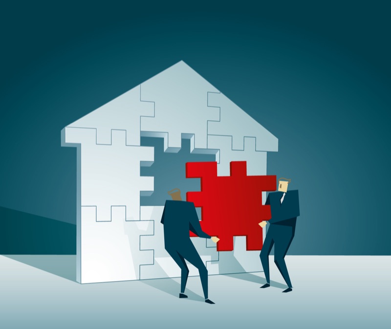 Illustration: Zwei Sachverständige setzen das letzte Puzzleteil in ein Haus ein